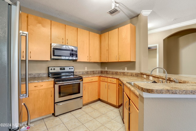 kitchen with appliances with stainless steel finishes, sink, a textured ceiling, kitchen peninsula, and crown molding