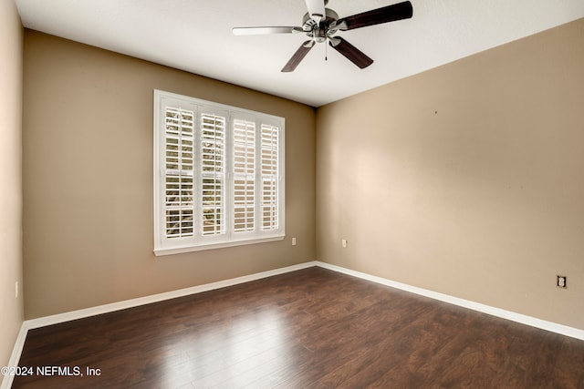 unfurnished room with dark wood-type flooring and ceiling fan