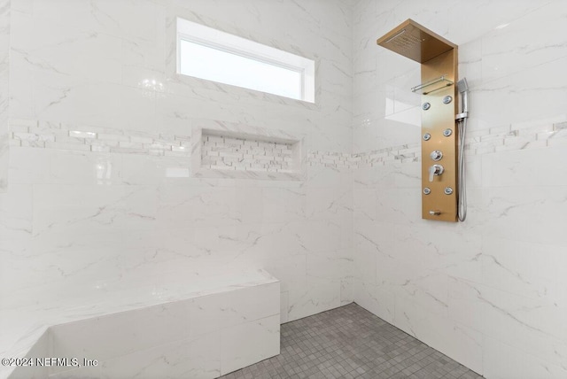 bathroom featuring tiled shower