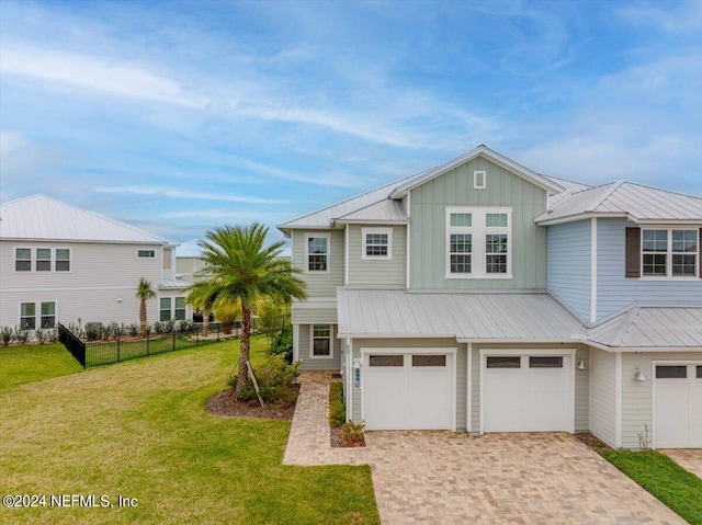 view of front of property featuring a front lawn and a garage