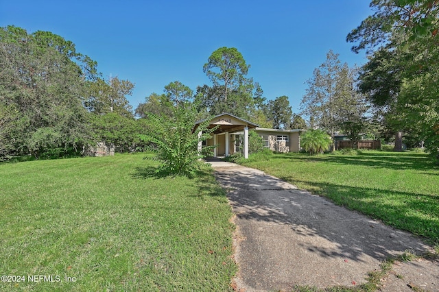 view of front facade with a front yard