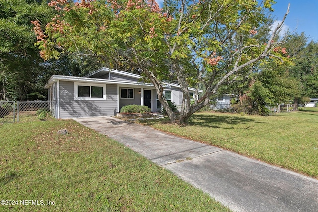 single story home with a front yard