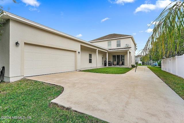 view of front of property featuring a front yard and a garage