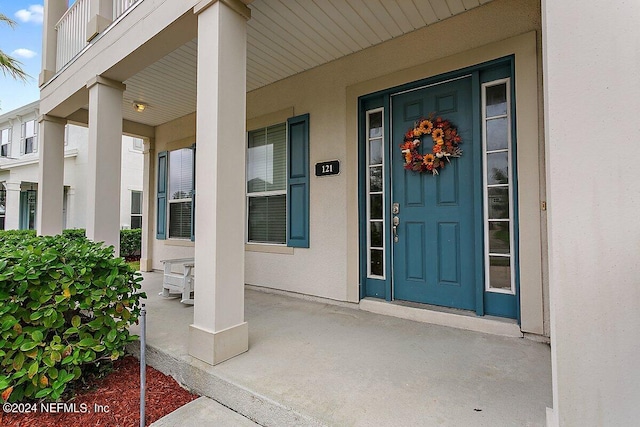 entrance to property featuring a porch