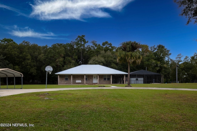 view of front facade featuring a carport and a front lawn