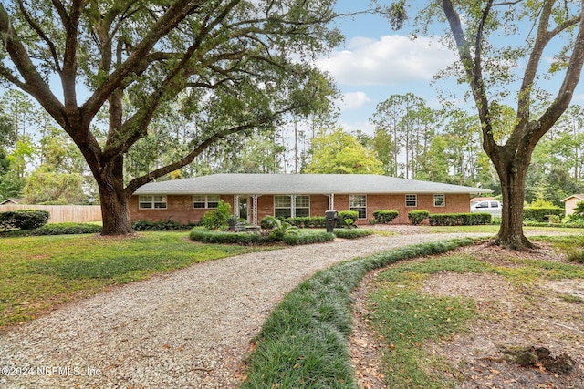 single story home with a front yard