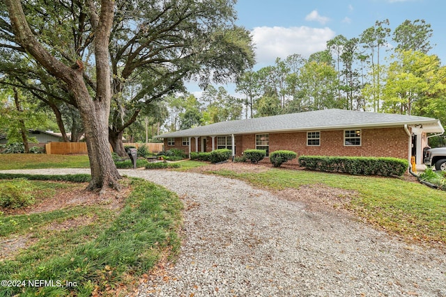 ranch-style house featuring a front yard