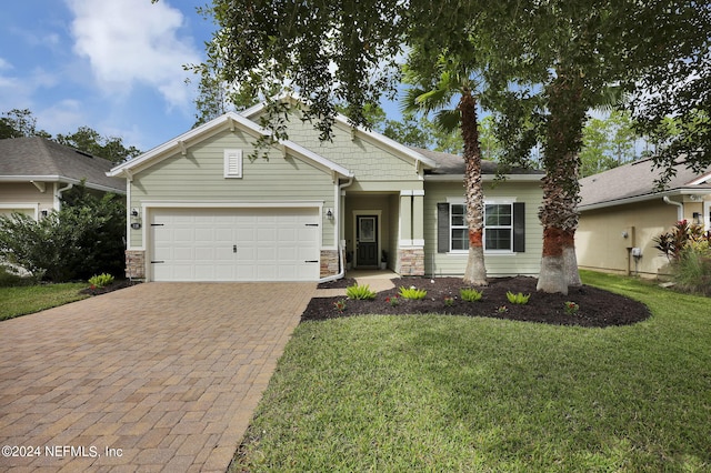 view of front facade featuring a front yard and a garage