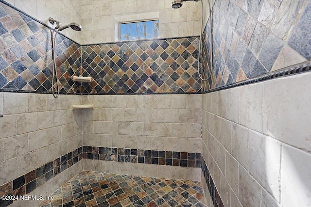 bathroom featuring a tile shower