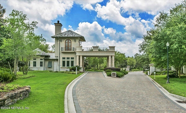 view of community featuring a yard