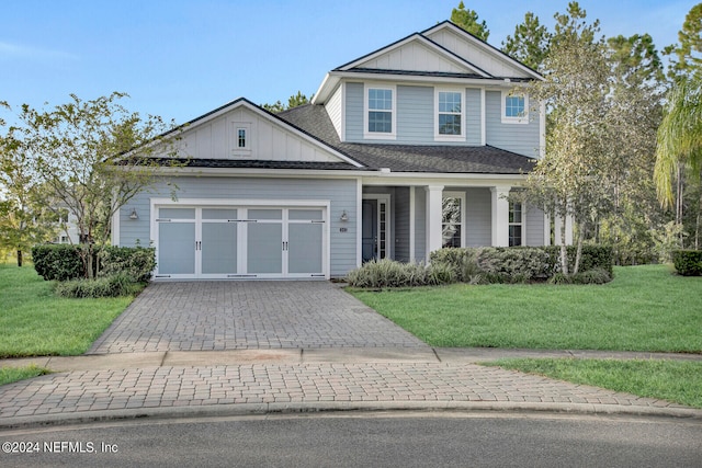 view of front facade featuring a front yard and a garage