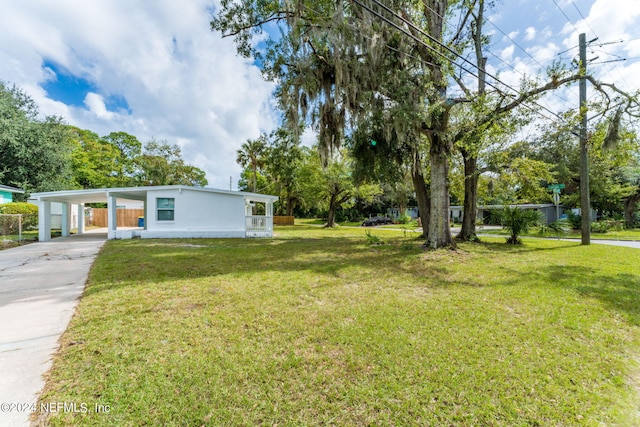 view of yard featuring a carport