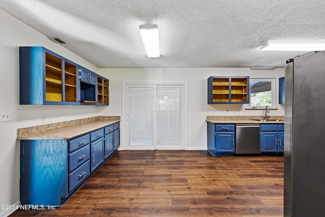 kitchen with stainless steel appliances, a textured ceiling, dark hardwood / wood-style flooring, and blue cabinets