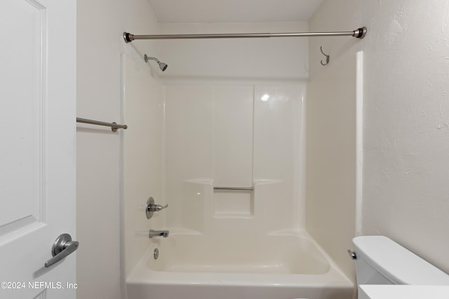 full bathroom featuring toilet and shower / bath combination