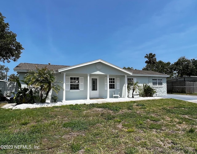 single story home with a front yard