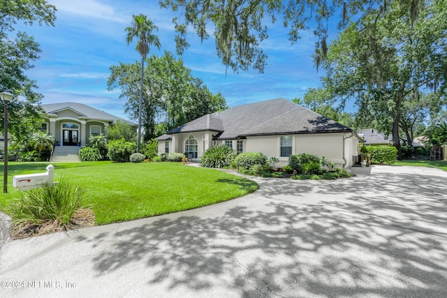 ranch-style house featuring a front yard