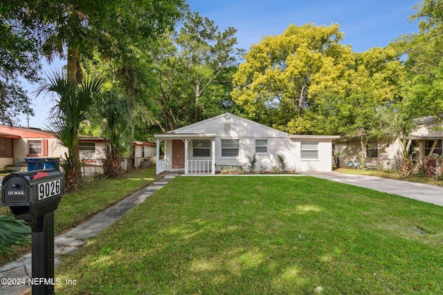 view of front of property with a front lawn and covered porch