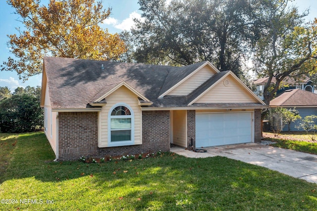 view of front of property featuring a front yard