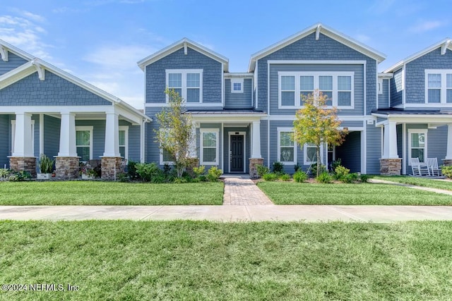 craftsman-style home featuring a front yard