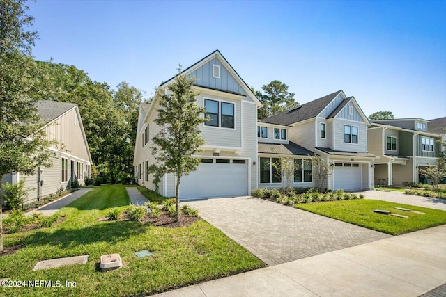 view of front of property featuring a front lawn and a garage