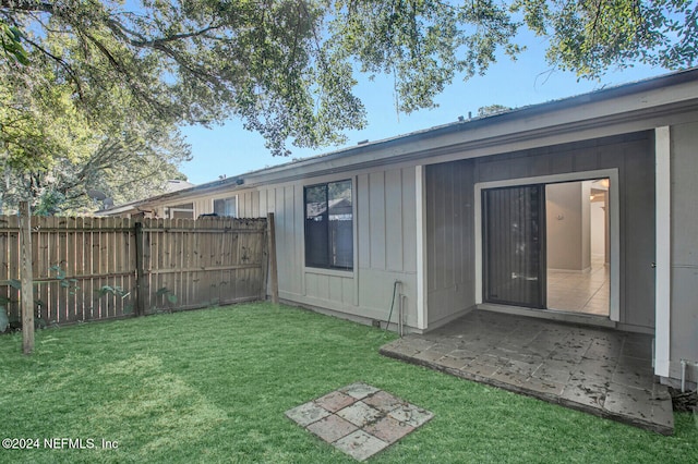 view of yard with a patio