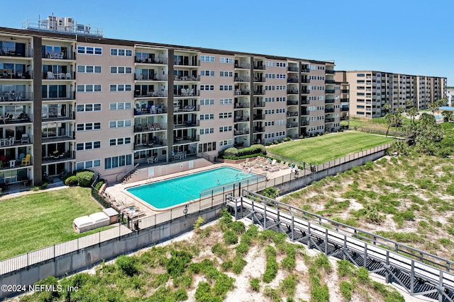 view of pool featuring a yard