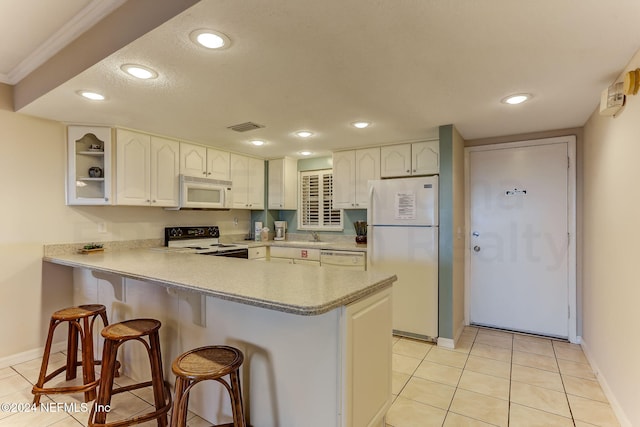 3350 S Fletcher Ave Unit J1, Fernandina Beach, FL 32034 - kitchen featuring baseboards, white appliances, a peninsula, and visible vents