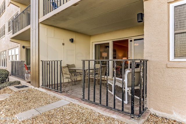 3350 S Fletcher Ave Unit J1, Fernandina Beach, FL 32034 - view of patio featuring outdoor dining area