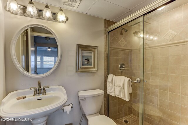 3350 S Fletcher Ave Unit J1, Fernandina Beach, FL 32034 - full bath with toilet, visible vents, a shower stall, and a sink