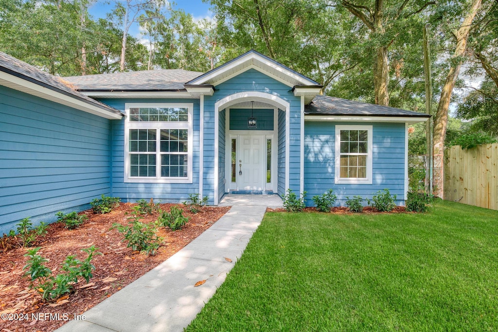 view of front of property with a front lawn