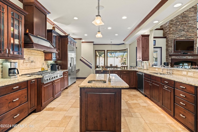 1315 Whispering Pines Rd, Saint Johns, FL 32259 - kitchen featuring a sink, stainless steel appliances, decorative backsplash, a kitchen island with sink, and crown molding