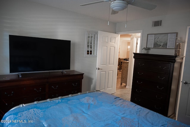 bedroom with ceiling fan