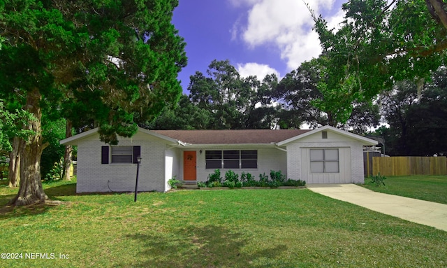 single story home featuring a front lawn