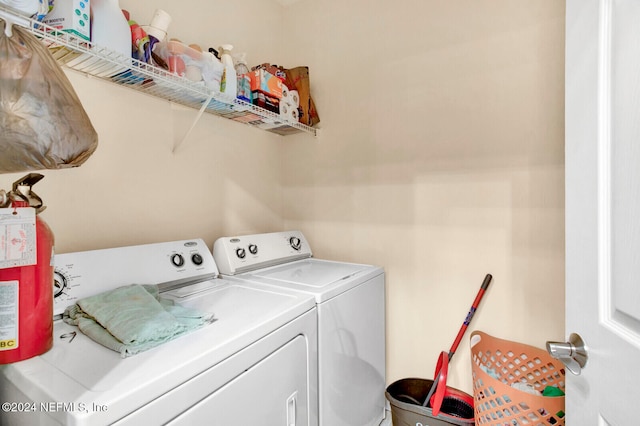 washroom featuring washing machine and clothes dryer