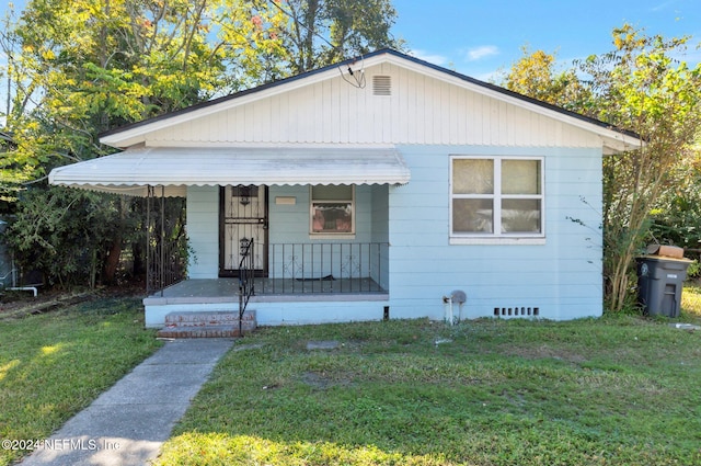 bungalow-style home featuring a front yard and covered porch