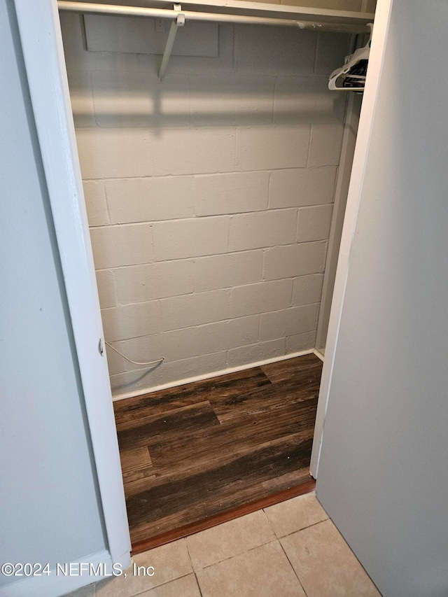 walk in closet featuring light tile patterned floors