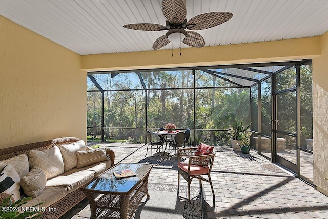 sunroom featuring ceiling fan