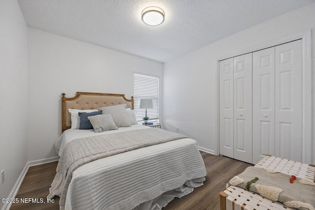 bedroom featuring dark hardwood / wood-style floors, a textured ceiling, and a closet