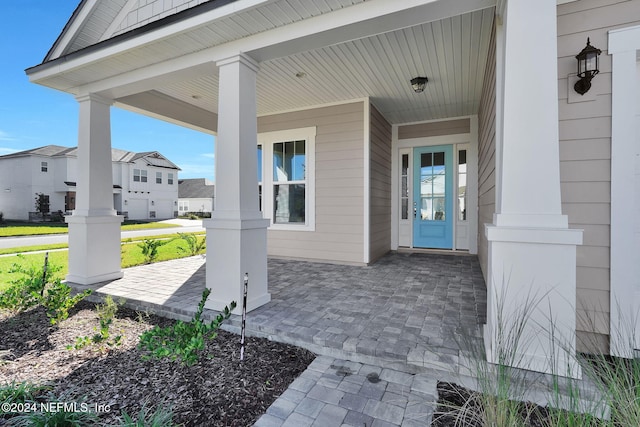 property entrance featuring a porch