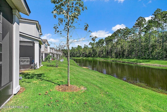 view of yard featuring a water view