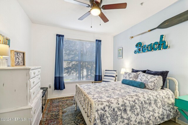 bedroom featuring ceiling fan