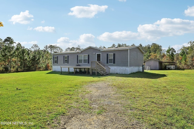 manufactured / mobile home with a front lawn