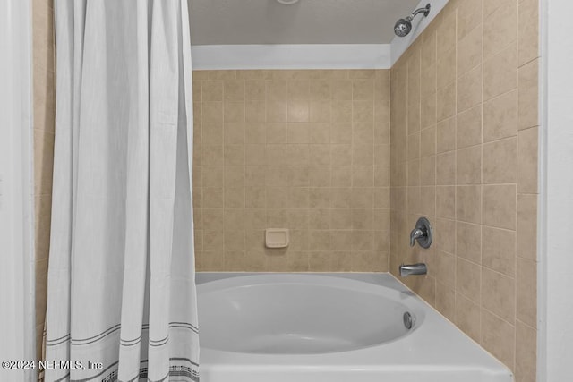 bathroom featuring shower / tub combo