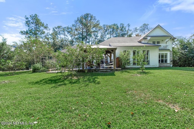 view of front of house featuring a front yard