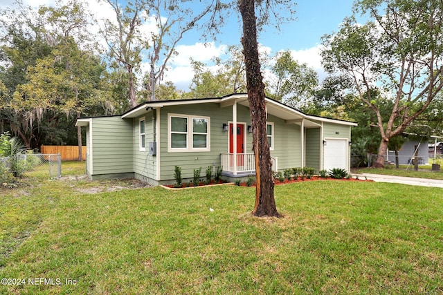 view of front of home featuring a front lawn and a garage