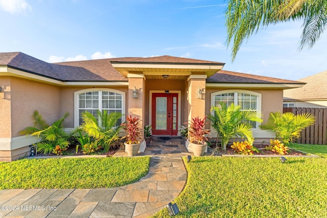 view of front facade with a front lawn