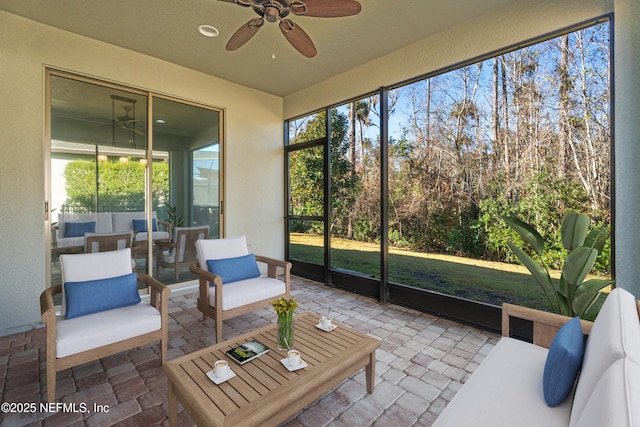 sunroom with ceiling fan