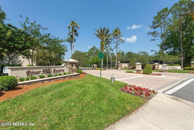 view of home's community featuring a lawn