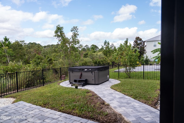 view of yard with a hot tub