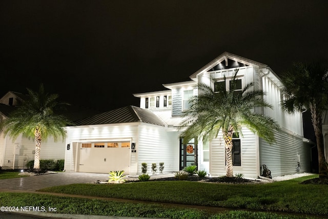 view of front facade featuring a lawn and a garage